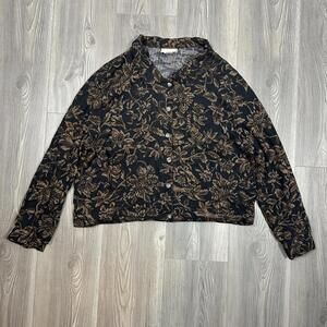 Green Mountain Mercantile Dark Floral Cropped Button Down‎